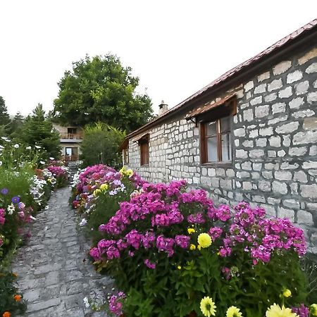 Bujtina Shkodrani Acomodação com café da manhã Voskopojë Exterior foto