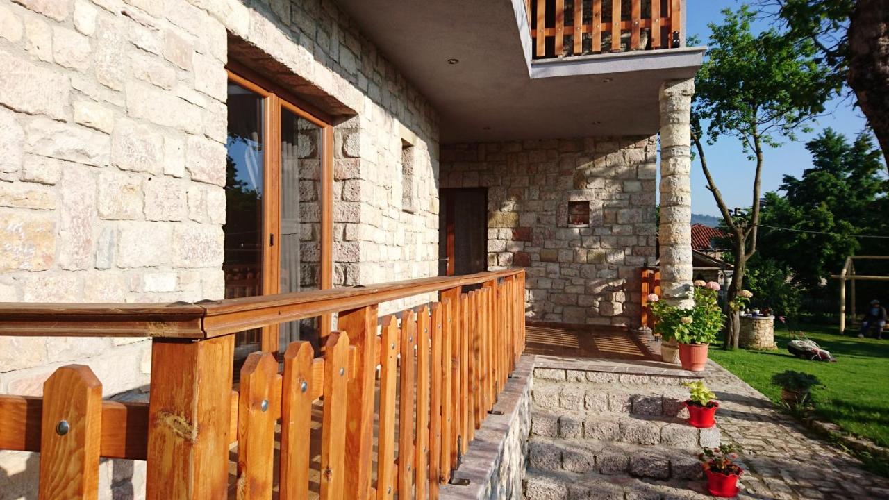 Bujtina Shkodrani Acomodação com café da manhã Voskopojë Exterior foto