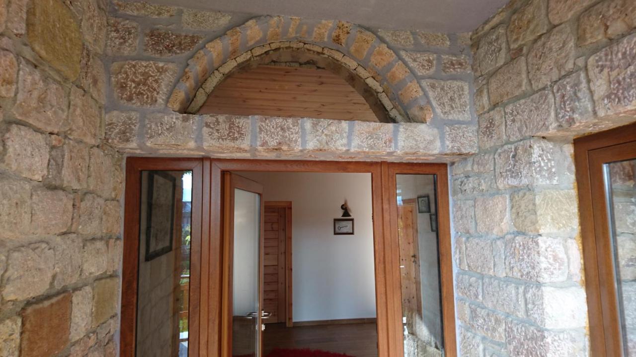 Bujtina Shkodrani Acomodação com café da manhã Voskopojë Exterior foto