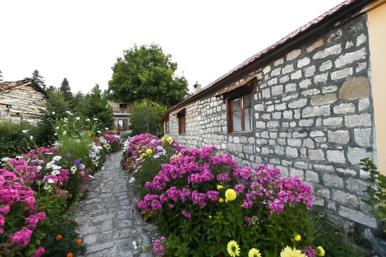 Bujtina Shkodrani Acomodação com café da manhã Voskopojë Exterior foto