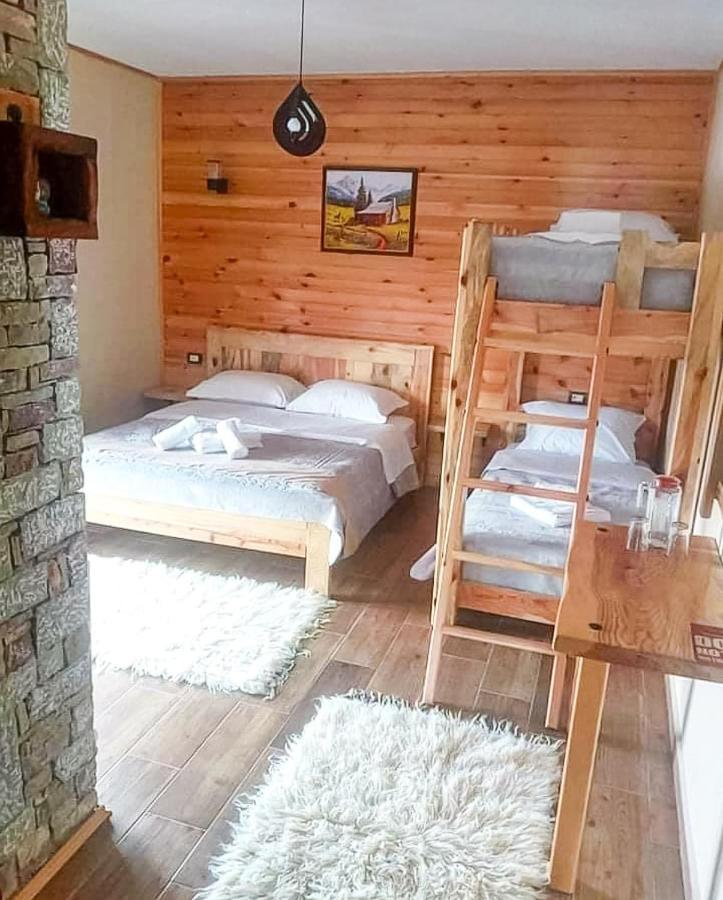 Bujtina Shkodrani Acomodação com café da manhã Voskopojë Exterior foto
