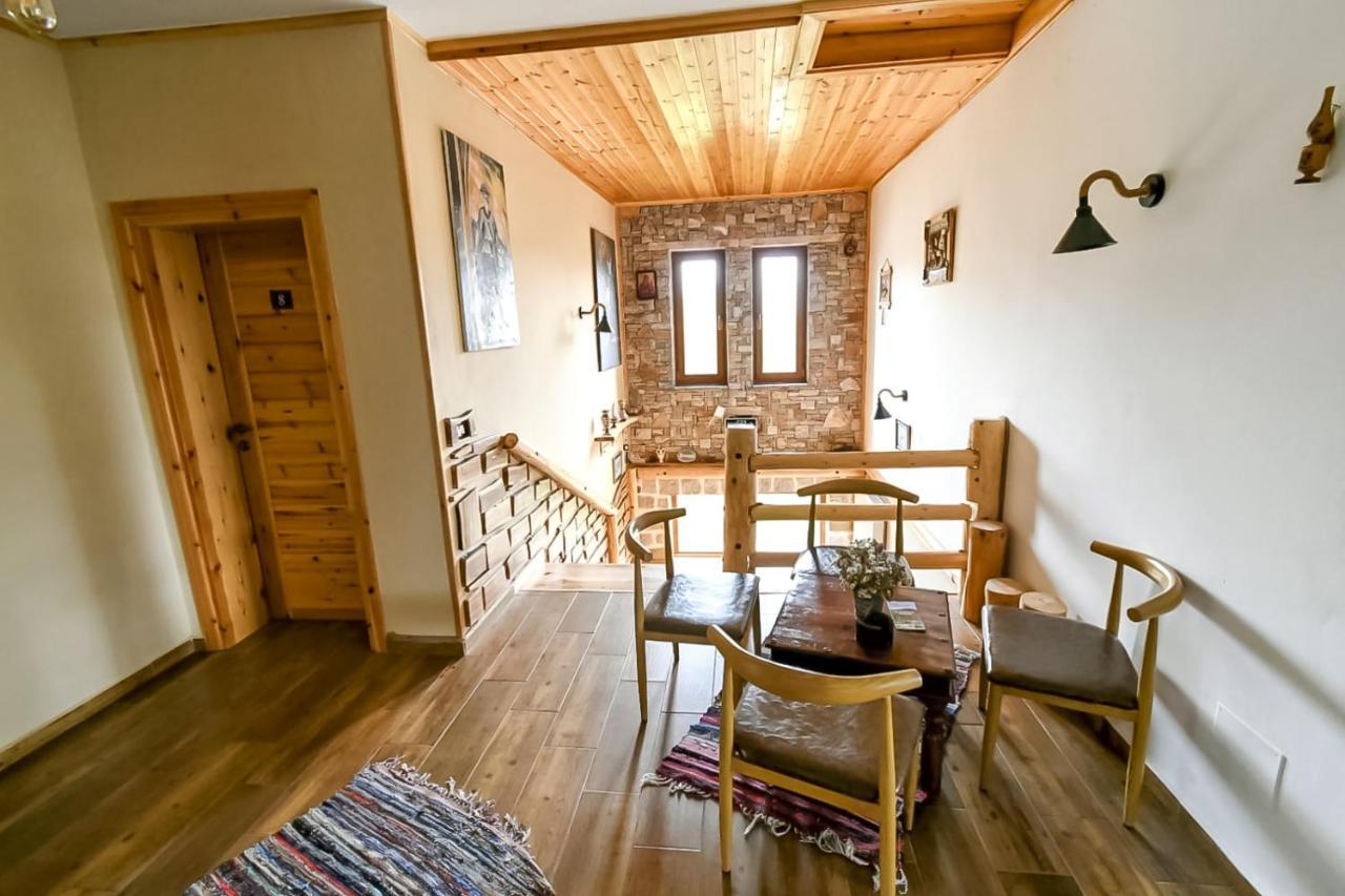 Bujtina Shkodrani Acomodação com café da manhã Voskopojë Exterior foto